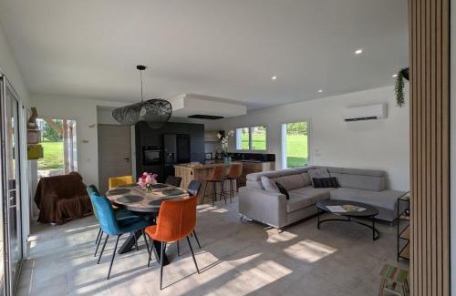 Dounoux Casa | Maison de vacances raffinée avec terrasse et piscine partagée - FR-1-589-837