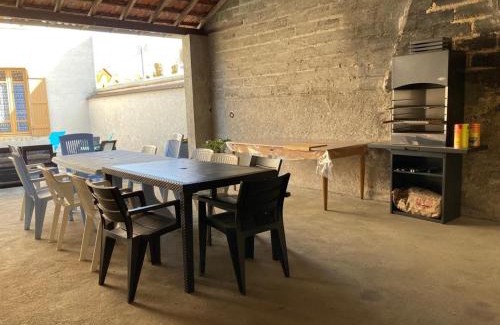 Dompierre-sur-Besbre Apartamento | Maison de ville 13 couchages à 5 minutes du Pal