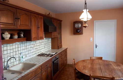 Toulon-sur-Arroux Casa | Maison de Ville, Jardin. 5 Chambres, 3 Salles de Bains, Cuisine et 2 Salons