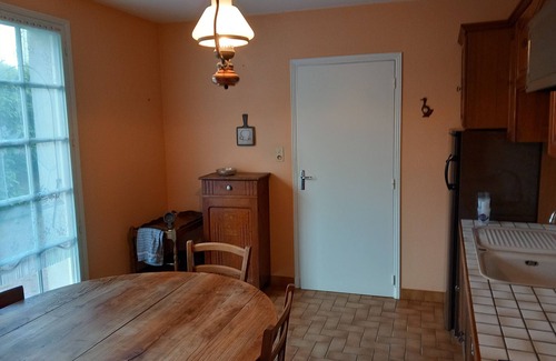 Toulon-sur-Arroux Casa | Maison de Ville, Jardin. 5 Chambres, 3 Salles de Bains, Cuisine et 2 Salons