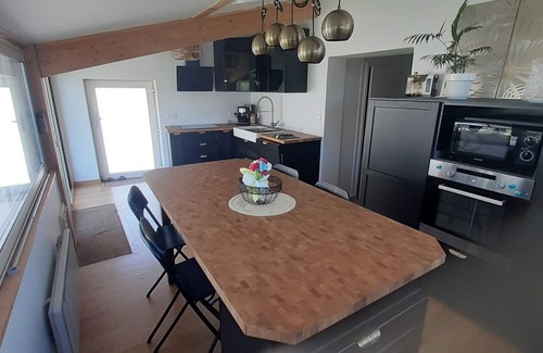 Chazey-sur-Ain Casa | Maison de Village Proche Lyon, Pérouges, Parc Industriel de la Plaine de L'ain