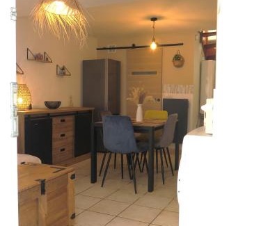 8th Arrondissement Apartamento | Maison de village à 35 m du bord de mer