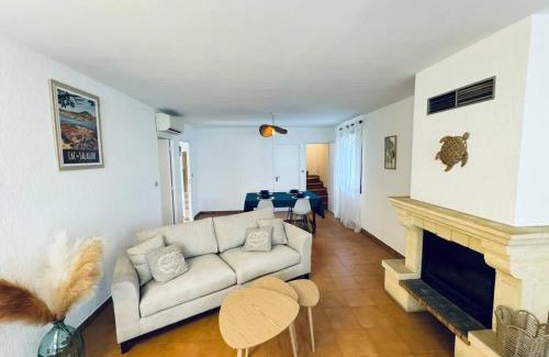 Colombiers Casa | Maison de Village Pres du Canal