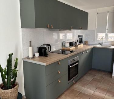 Sainte-Maxime City Centre Casa | Maison de village rénovée avec vue mer exceptionnelle