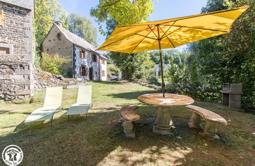 Olby Casa | Maison de Village Traditionnelle Idéale Pour Découvrir le Département