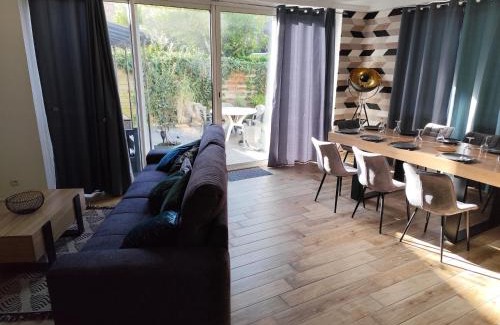 Cote Ouest Ormeaux Casa | Maison de ville avec extérieur au calme.