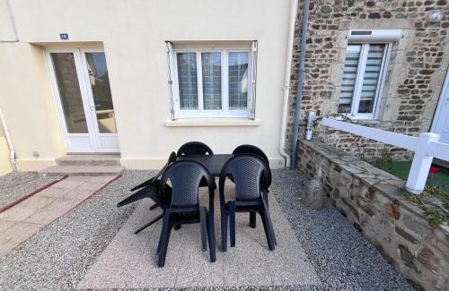 Saint-Symphorien-le-Valois Casa | MAISON DE VILLE
