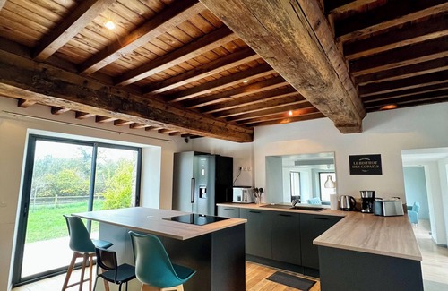 Canisy Casa | Maison des H, by the lake