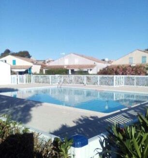 Meze Casa | maison domaine du lac, piscine