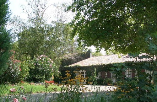 Puch-d'Agenais Casa | Maison Du Canal, renovated farmhouse in the French countryside