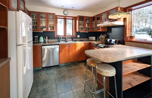 Val David Chalet De Esquí | Maison du luthier - 2 km from Val-David village, in the middle of the forest! Ideal for families
