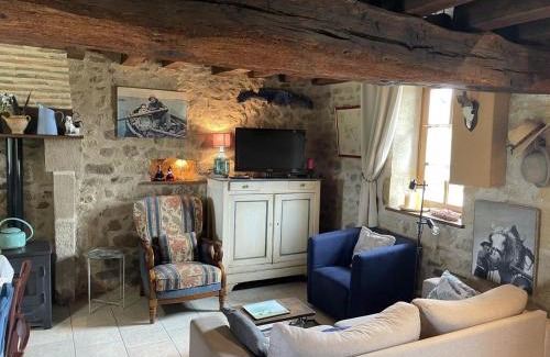 Bourbon-l'Archambault Casa | Maison en pierre rénovée avec étang, pêche, jardin et BBQ, proche Forêt de Tronçais - FR-1-489-293