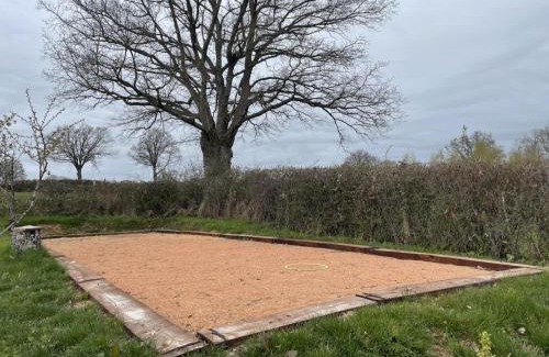 Bourbon-l'Archambault Casa | Maison en pierre rénovée avec étang, pêche, jardin et BBQ, proche Forêt de Tronçais - FR-1-489-293