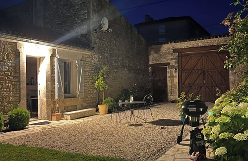 Champniers Casa | Maison en Pierre Avec Piscine Privée