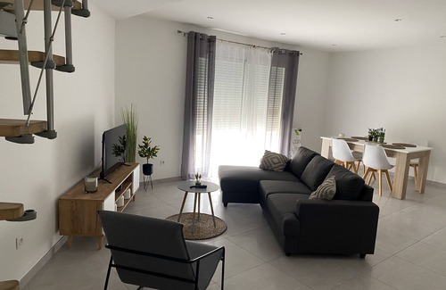 Quetigny Casa | Maison Entière à Quetigny à 800 m du Tram et de Larrêt de bus