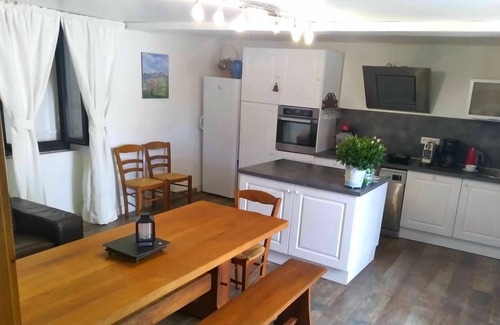 Eyliac Casa | Maison familiale de campagne au bord d'une rivière avec piscine