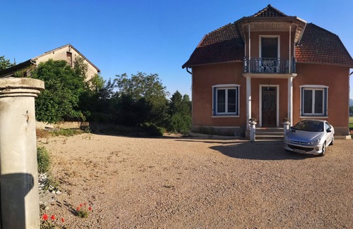 Saint-Genix-sur-Guiers Casa | Maison Fleur de Frangipanier