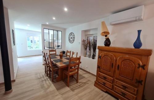 Raon-l'Etape Casa | Maison familiale à Raon-l'Étape - 3 chambres, balcon sur rivière, proche commodités et activités - FR-1-589-594