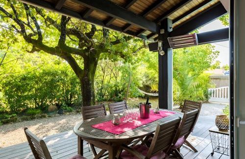 Lege-Cap-Ferret Casa | Maison familiale avec piscine au Cap Ferret Gîte chaleureux 5 chambres idéal pour familles avec enfants Proche plages pistes cyclables et forêt Calme confort et nature pour des vacances inoubliables proche Arcachon