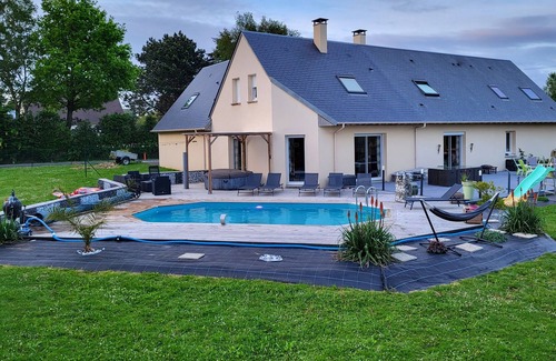 Loucelles Casa | Maison Familiale