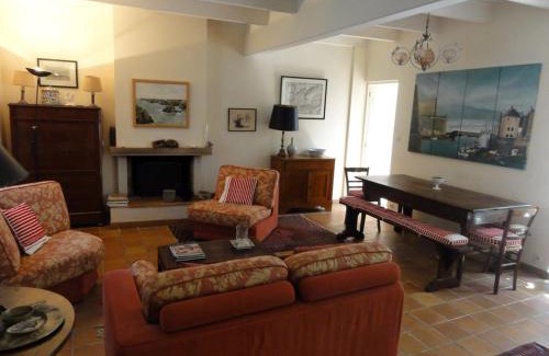 Sauzon Casa | Maison familiale typique à Sauzon avec jardin, proche du port - FR-1-418-11