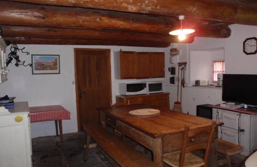 Egliseneuve-d'Entraigues Casa | Maison Typique Auvergnate