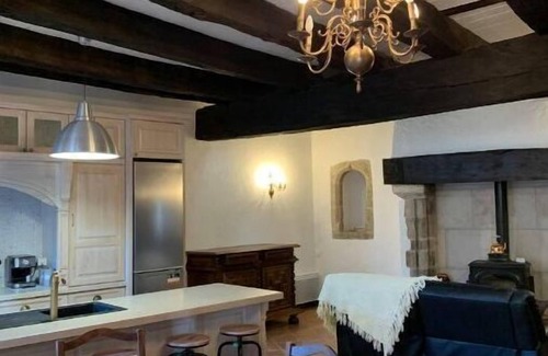 Saint-Antonin Noble Val Apartamento | Maison du Roy -Upper Chambers . JULY and AUGUST is AVAILABLE!