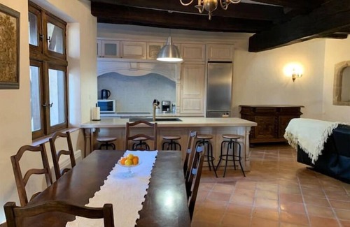 Saint-Antonin Noble Val Apartamento | Maison du Roy -Upper Chambers . JULY and AUGUST is AVAILABLE!
