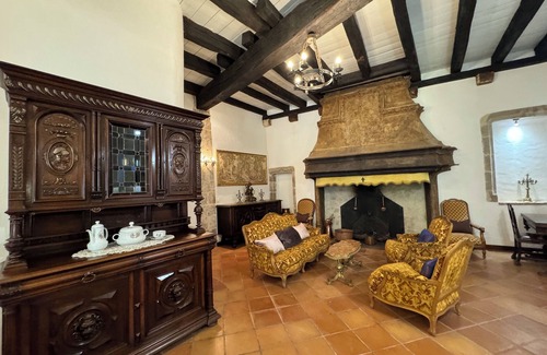 Saint-Antonin Noble Val Apartamento | Maison du Roy - Royal Chambers August still Available!