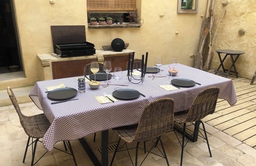 Saint-Quentin-la-Poterie Casa | Maison de Village