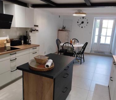 Saint-Saturnin-les-Avignon Casa | Maison En Centre Ville