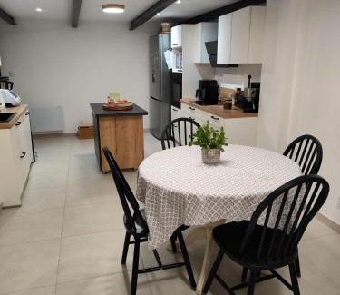 Saint-Saturnin-les-Avignon Casa | Maison En Centre Ville