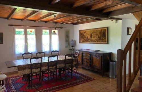 Marigny Casa | Maison/Gîte familial dans le Jura à 200m du lac avec piscine privée