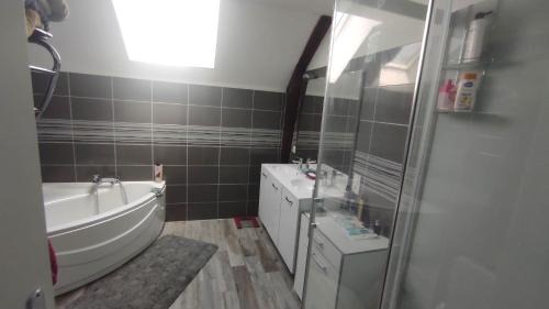 Tournon-Saint-Martin Casa | maison grand parking privé