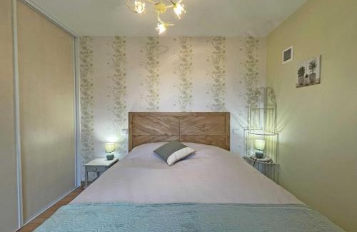 Saint-Mars-d'Egrenne Casa | Maison granit avec jardin privatif, plain-pied, 2 chambres, tout inclus, proche loisirs et nature - FR-1-497-190