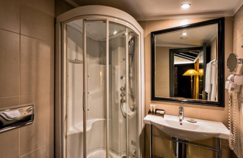 Patras Hotel | Maison Grecque Hotel Extraordinaire