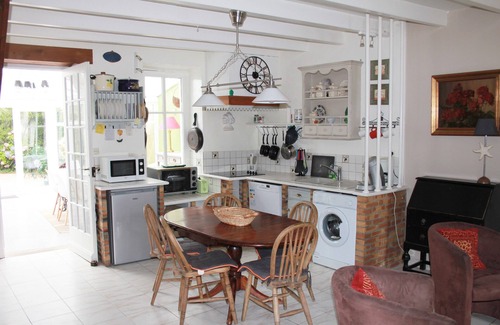 Saint-Vaast-la-Hougue Casa | Casa en Cotentin con jardín exótico, muy cerca del mar.