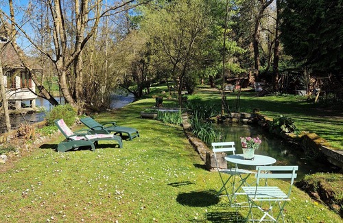 Bernay Casa | Maison Individuelle au Bord de la Rivière