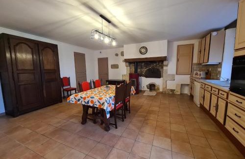 La Berthenoux Casa | Maison individuelle près de la Châtre, jardin privé, jacuzzi - FR-1-591-629