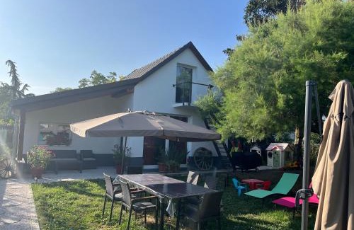 Sainte-Croix-en-Plaine Casa | Maison « jardin la cigogne »