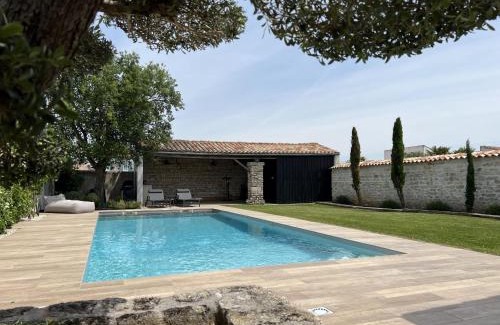 Rivedoux-Plage Casa | Maison Jasmin, spacieuse, avec piscine privée chauffée
