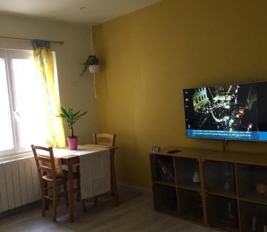 Stains Apartamento | Maison Jaune