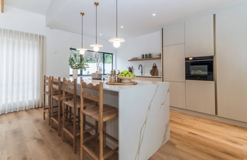 Franschhoek Villa | Maison la Bruyere: Diseñada para amigos, familias y momentos que perduran.