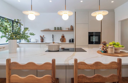 Franschhoek Villa | Maison la Bruyere: Diseñada para amigos, familias y momentos que perduran.