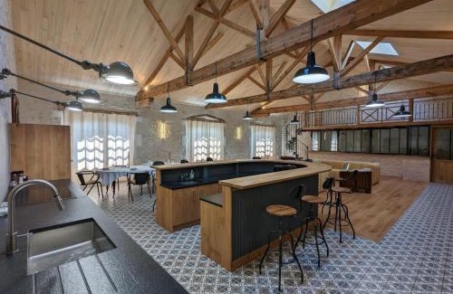 Gondeville Apartamento | Maison lumineuse avec cuisine équipée, 3 chambres avec SDE & WC privatifs, garage et Wifi - Jarnac - FR-1-653-246