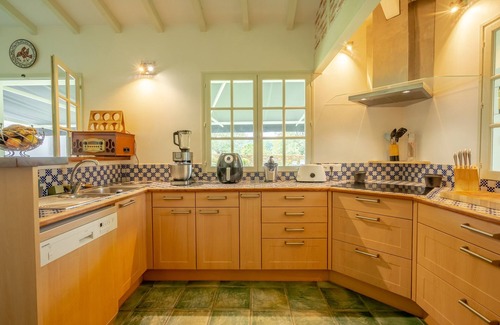 Cambo-les-Bains Casa | Maison Luroa, The Basque soul in the heart of the ocean and the mountains