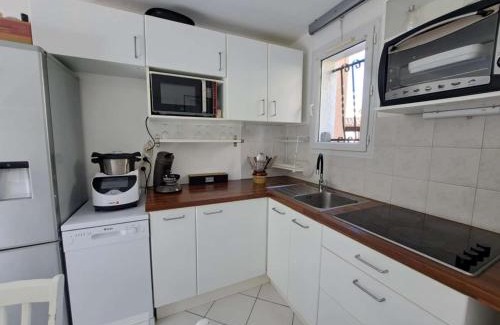 Marseillan Plage Apartamento | Maison mitoyenne climatisée 7 pers. avec piscine et parking à Marseillan-Plage - FR-1-326-848