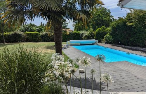 Soyaux Casa | Maison moderne à Soyaux avec piscine privée et parking - FR-1-653-279