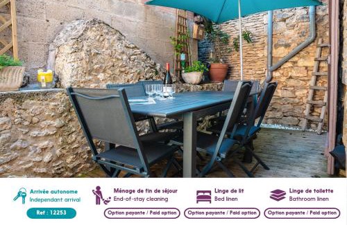 Montignac Casa | Maison moderne, en pierre avec terrasse pour 6