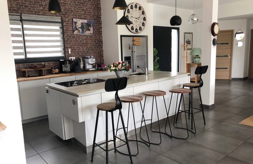 Bias Casa | Maison Neuve Tout Conforts Avec Piscine Privée